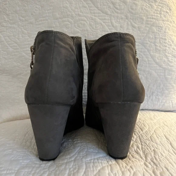 BCBG Paris Gray Wyno Wedge Booties 8.5 - Picture 3 of 7